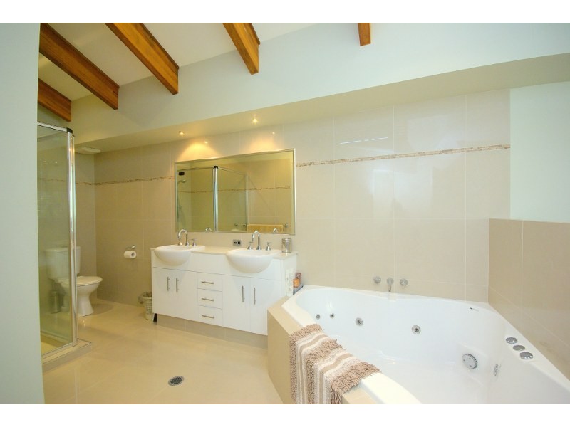 2/15 Jennifer Ave, Runaway Bay QLD 4216