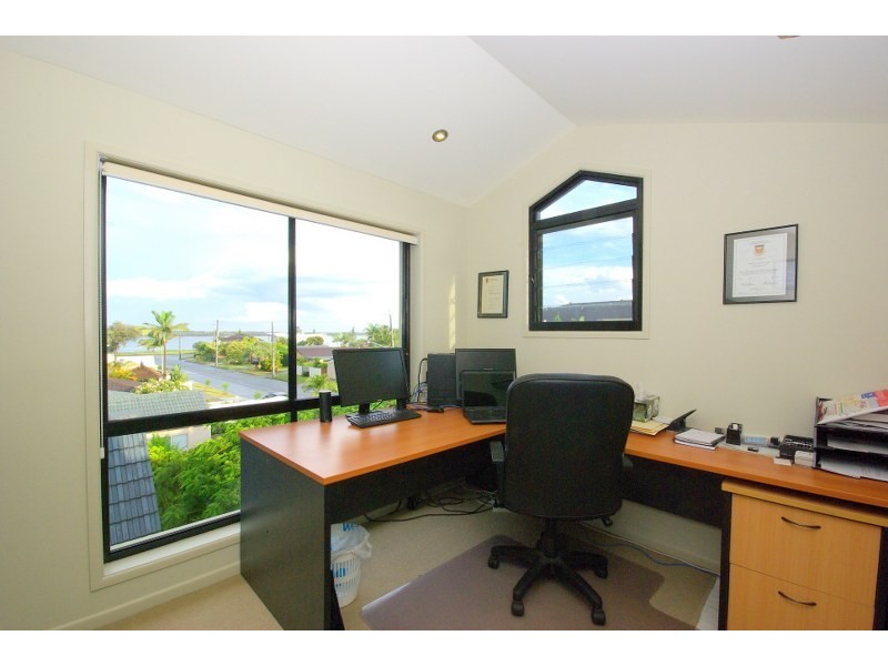 2/15 Jennifer Ave, Runaway Bay QLD 4216