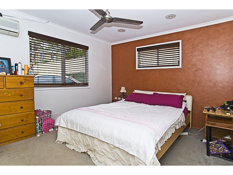 33 Windsor Place, Molendinar QLD 4214