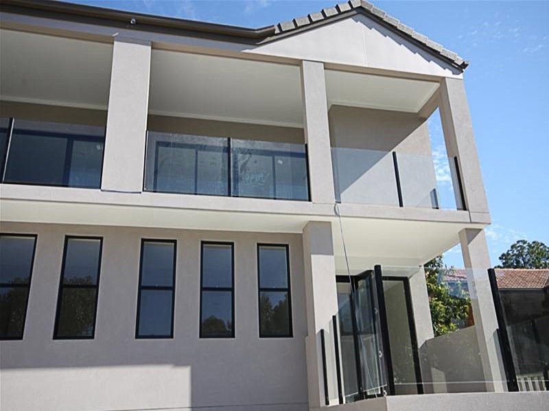 2 Comore Drive, Varsity Lakes QLD 4227