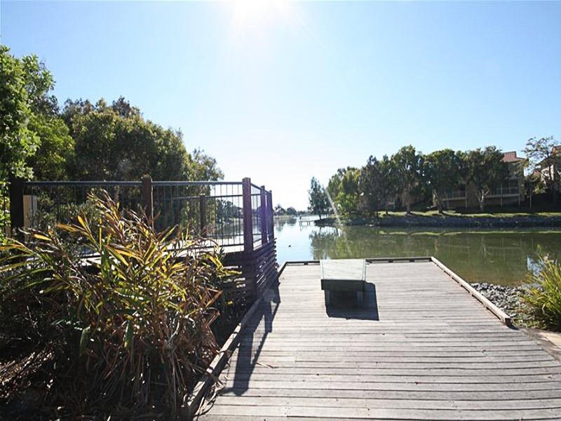 2 Comore Drive, Varsity Lakes QLD 4227