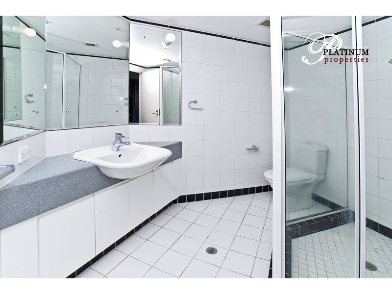 17 Commodore Drive, Surfers Paradise QLD 4217