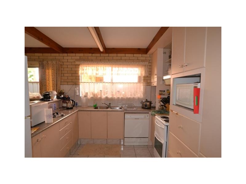 376 Pineridge Road, Runaway Bay QLD 4216