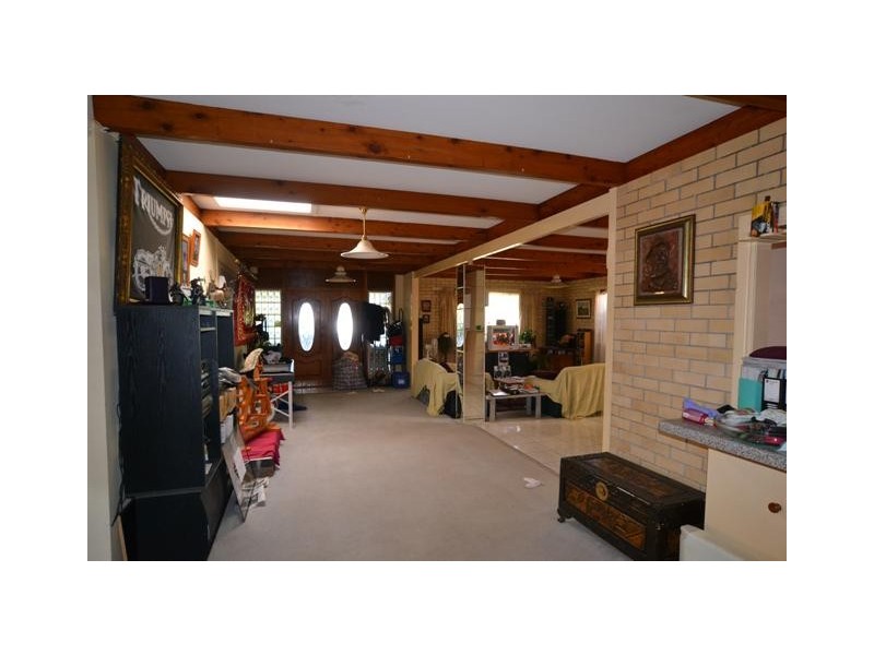 376 Pineridge Road, Runaway Bay QLD 4216