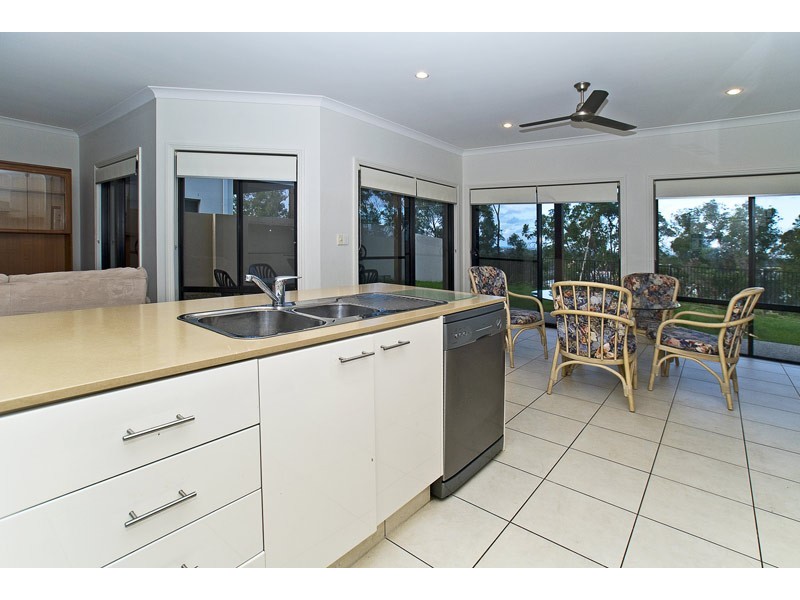 3 Zane Street, Molendinar QLD 4214