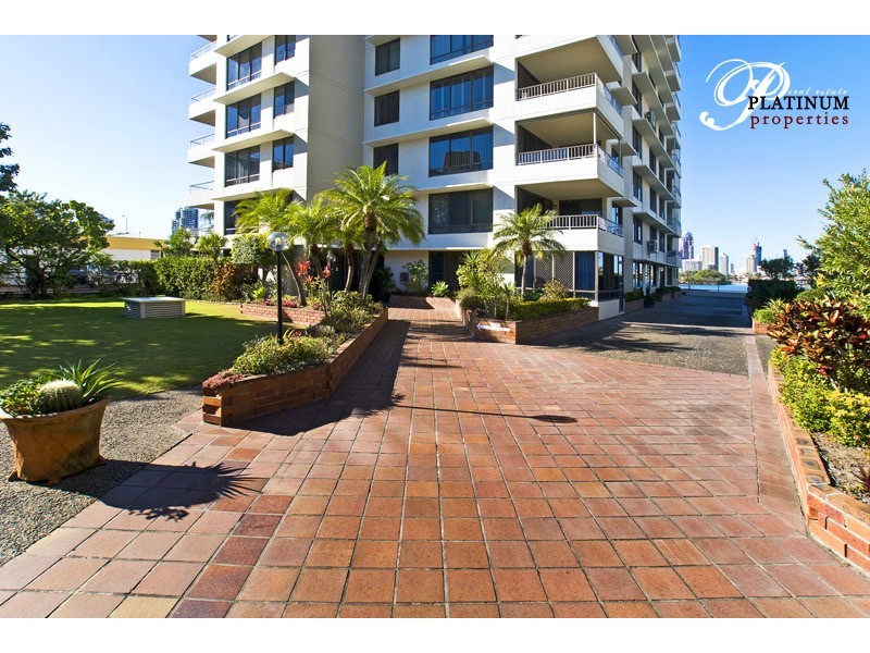 1/77 Brighton Parade, Southport QLD 4215