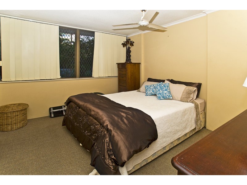1/77 Brighton Parade, Southport QLD 4215