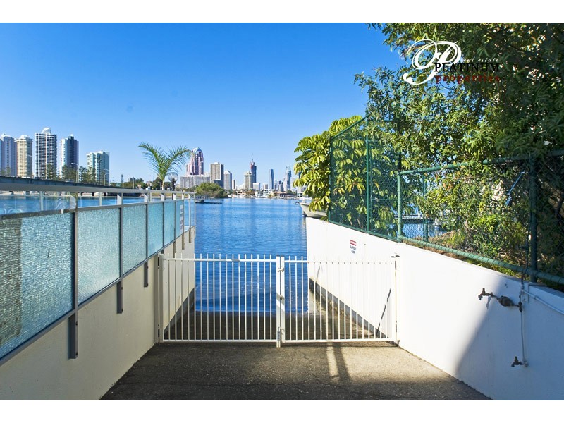 1/77 Brighton Parade, Southport QLD 4215