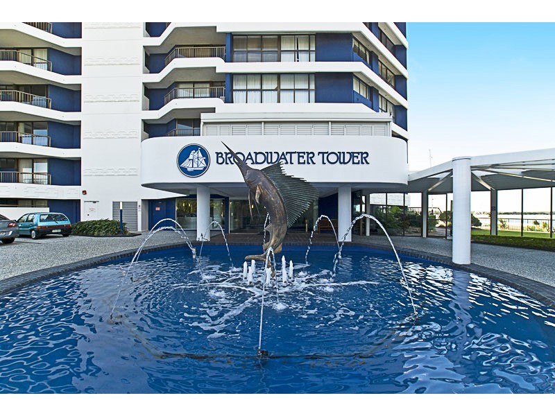 4/17 Bayview Street, Runaway Bay QLD 4216