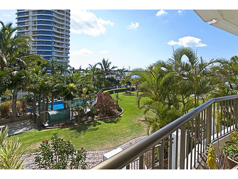 4/17 Bayview Street, Runaway Bay QLD 4216