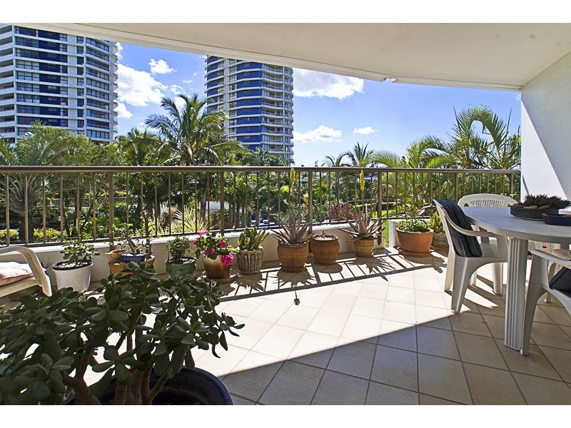 4/17 Bayview Street, Runaway Bay QLD 4216