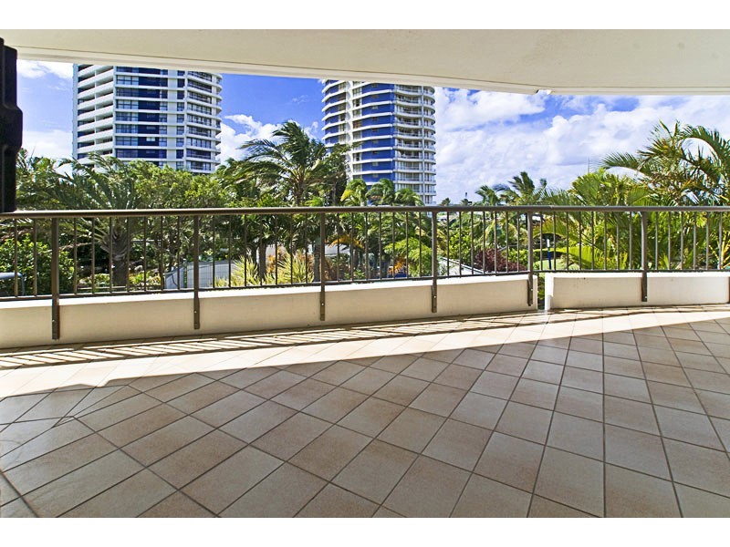 4/17 Bayview Street, Runaway Bay QLD 4216