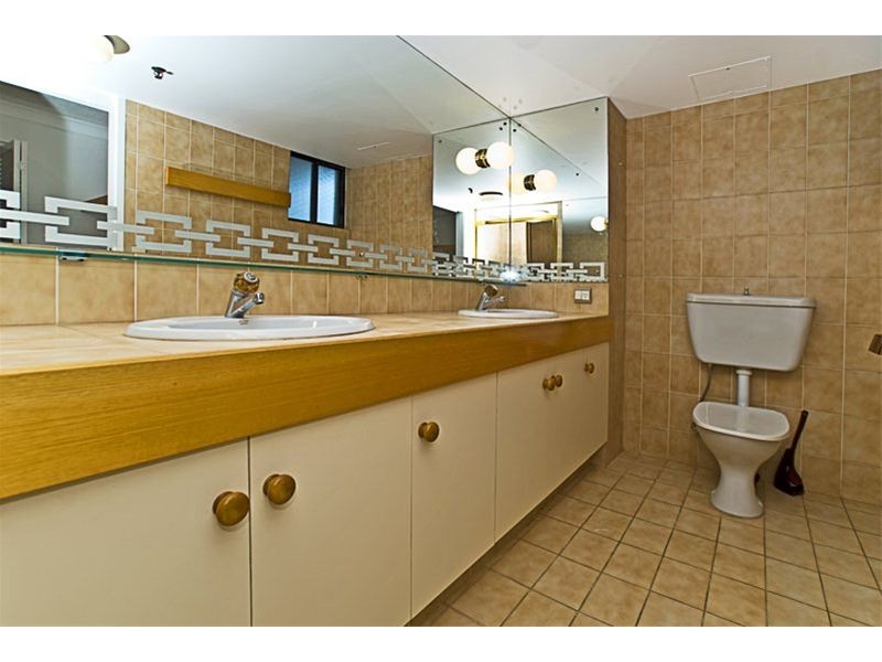 4/17 Bayview Street, Runaway Bay QLD 4216