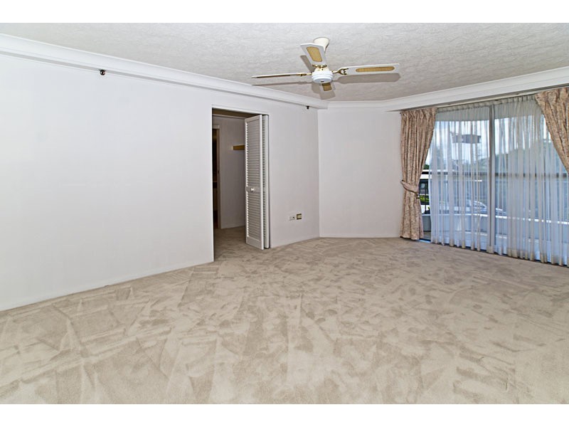 4/17 Bayview Street, Runaway Bay QLD 4216