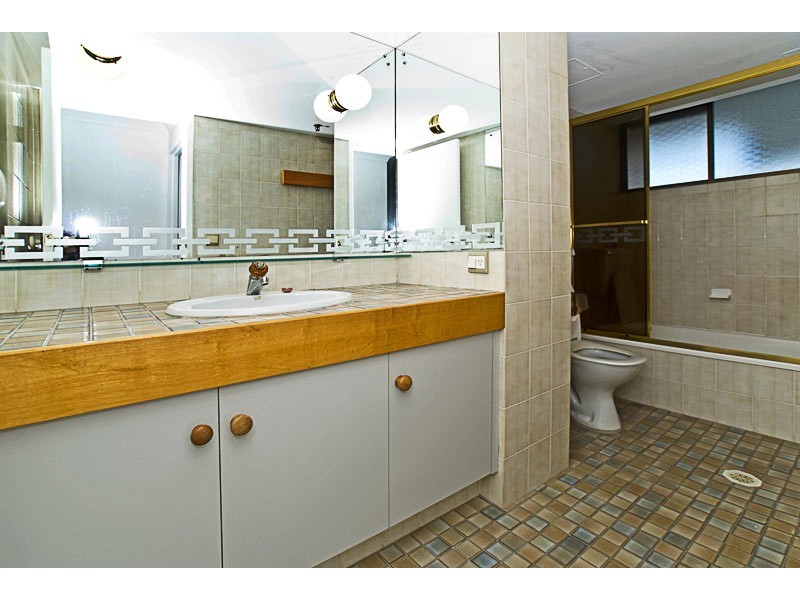 4/17 Bayview Street, Runaway Bay QLD 4216