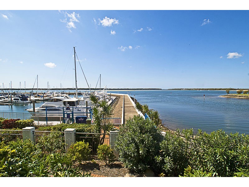 4/17 Bayview Street, Runaway Bay QLD 4216