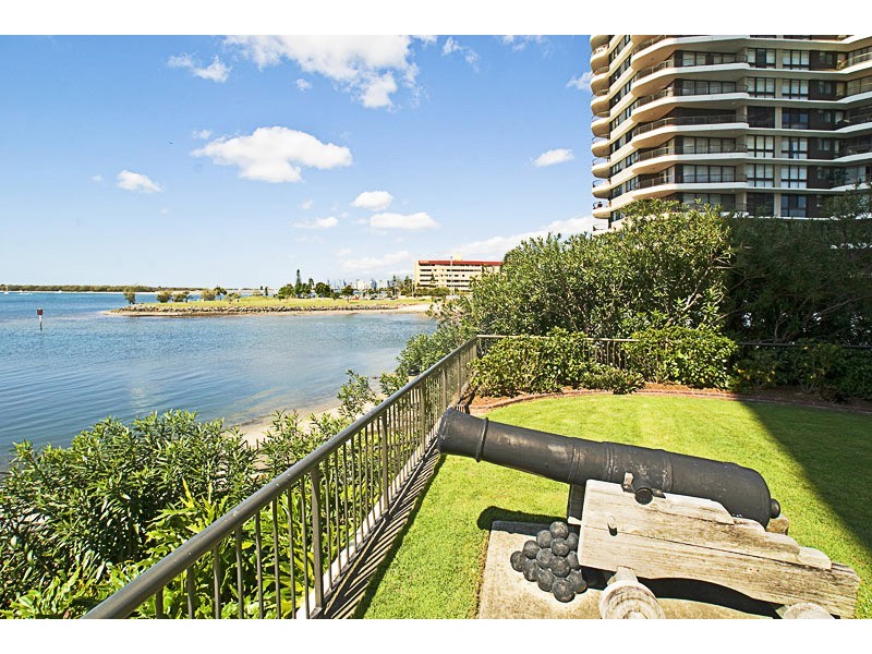 4/17 Bayview Street, Runaway Bay QLD 4216