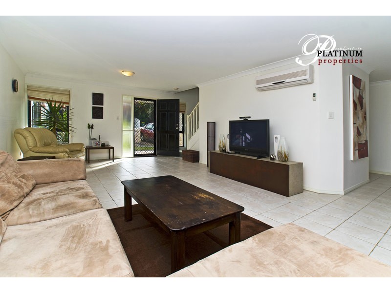 1/1 Marybeth Crescent, Molendinar QLD 4214
