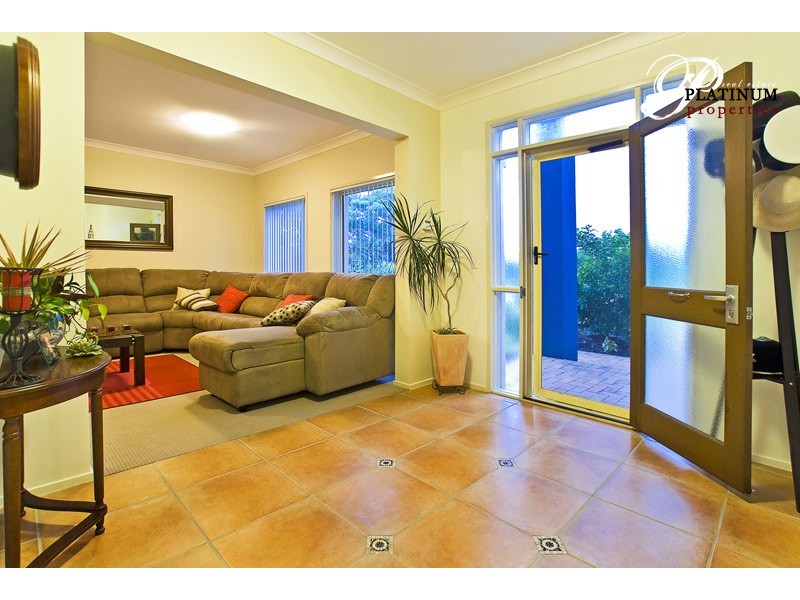 1 Lagos Court, Runaway Bay QLD 4216