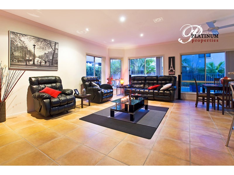 1 Lagos Court, Runaway Bay QLD 4216