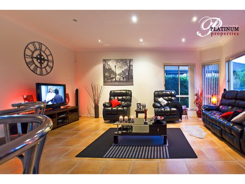 1 Lagos Court, Runaway Bay QLD 4216