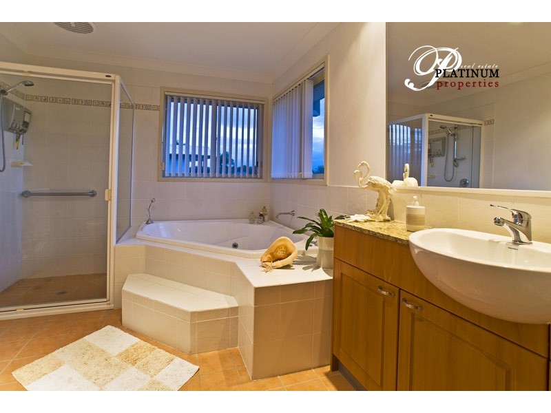 1 Lagos Court, Runaway Bay QLD 4216