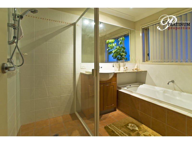 1 Lagos Court, Runaway Bay QLD 4216