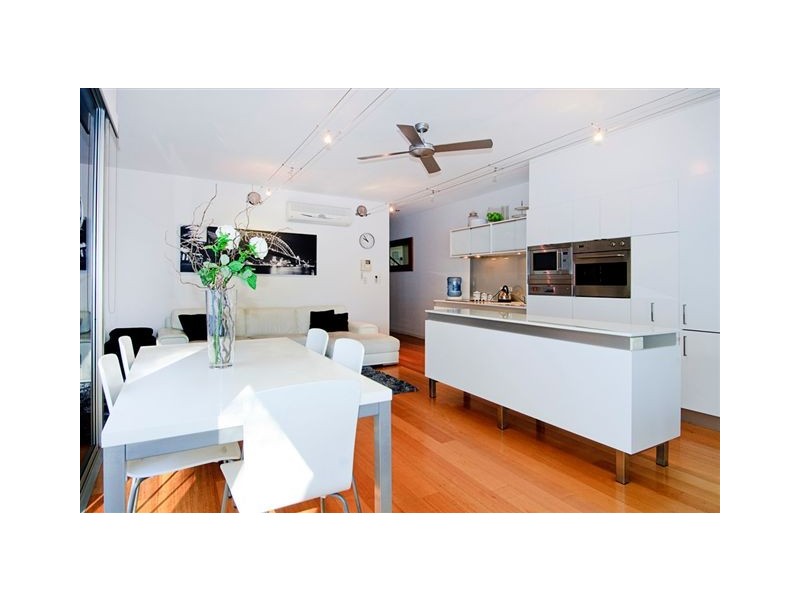 2/17 Errol Avenue, Paradise Point QLD 4216