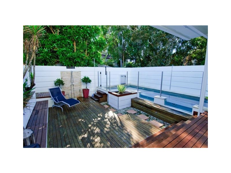 2/17 Errol Avenue, Paradise Point QLD 4216