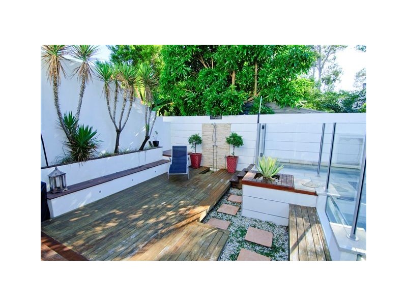 2/17 Errol Avenue, Paradise Point QLD 4216