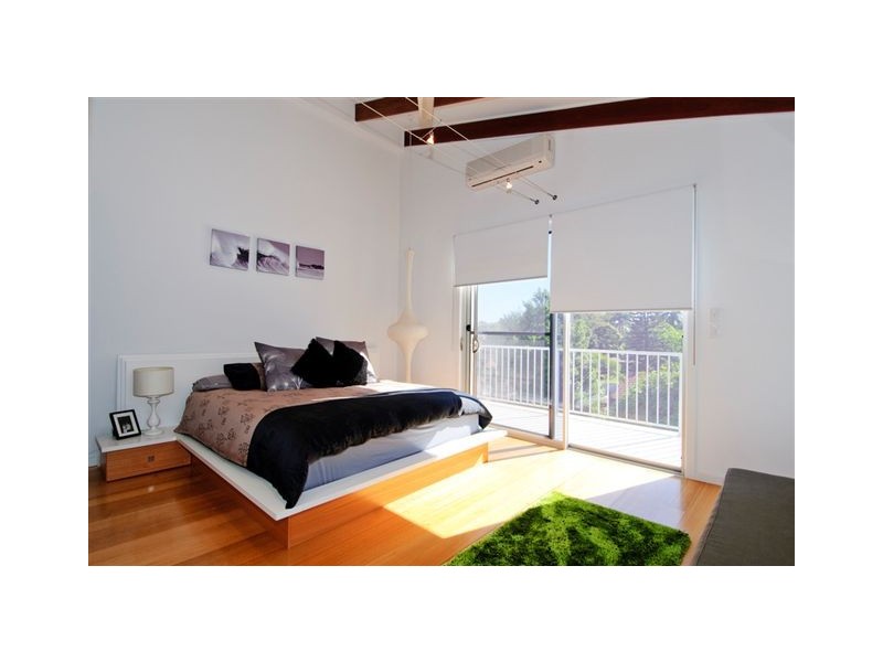 2/17 Errol Avenue, Paradise Point QLD 4216