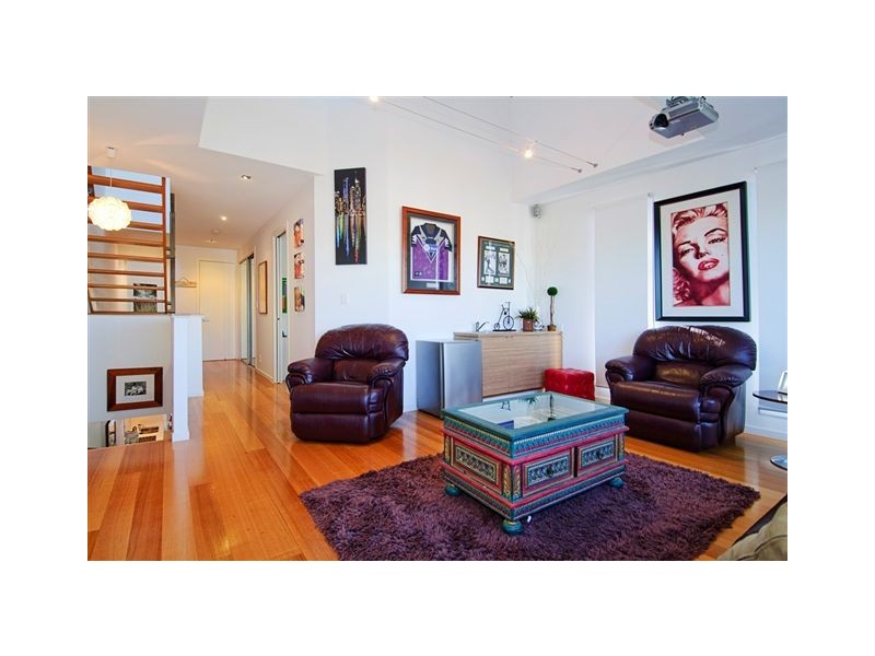 2/17 Errol Avenue, Paradise Point QLD 4216