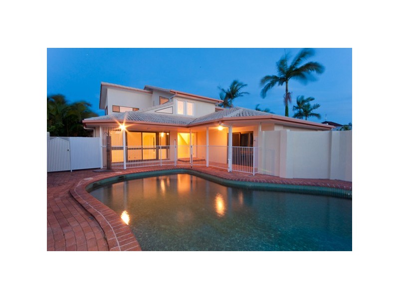 33 Seaspray Street, Paradise Point QLD 4216