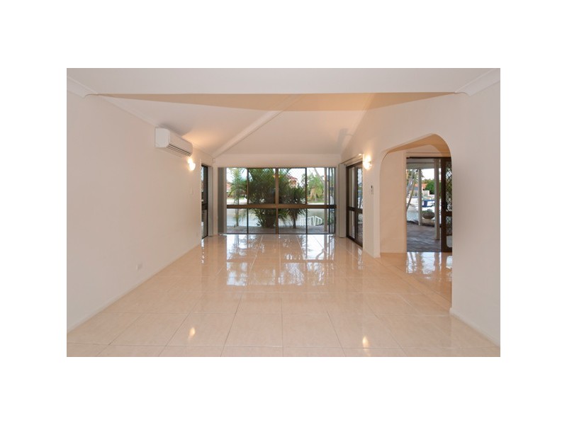 33 Seaspray Street, Paradise Point QLD 4216