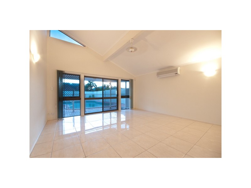 33 Seaspray Street, Paradise Point QLD 4216