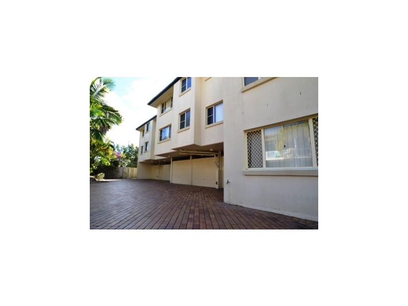 12 Madang Crescent, Runaway Bay QLD 4216