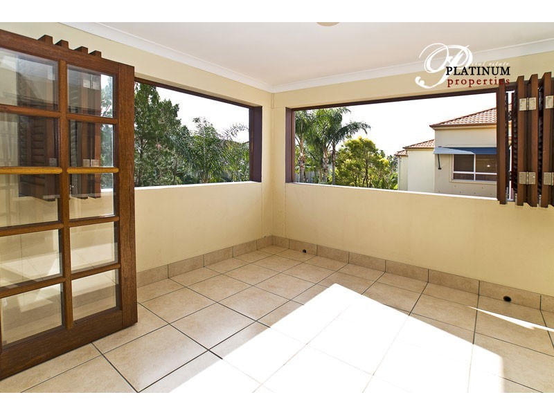 8/89 Bayview Street, Runaway Bay QLD 4216