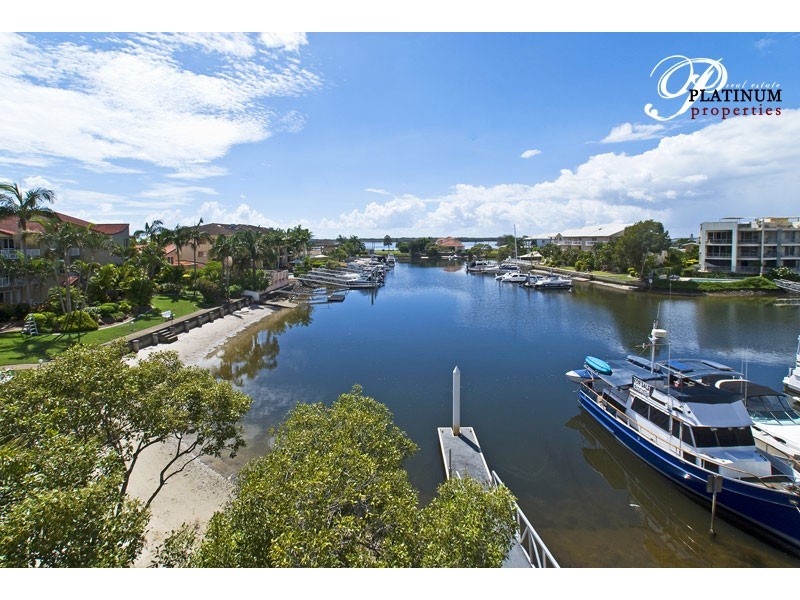 8/89 Bayview Street, Runaway Bay QLD 4216