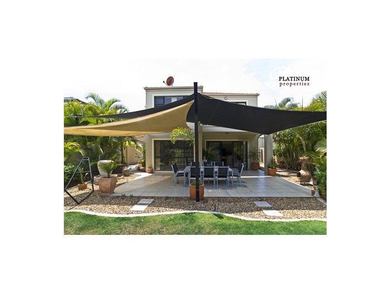 8390 Magnolia Drive East, Hope Island QLD 4212