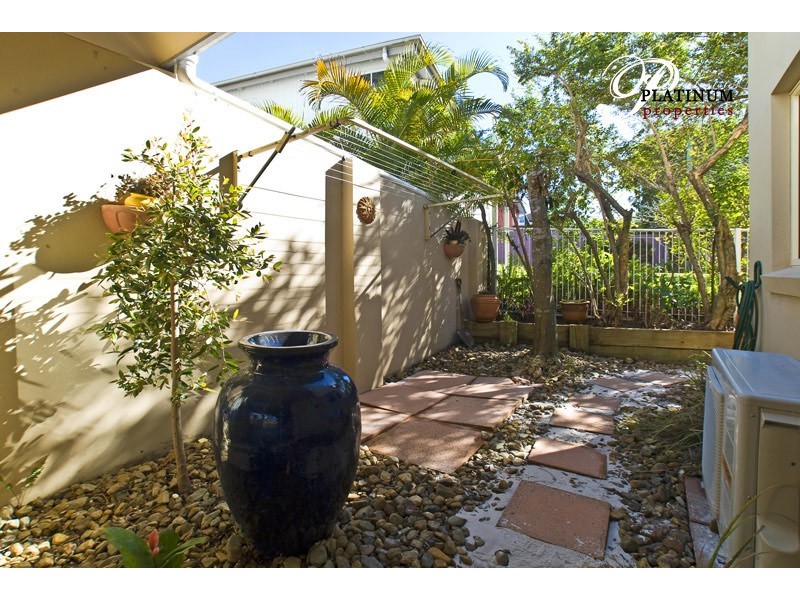 2/34 Bauer Street, Southport QLD 4215