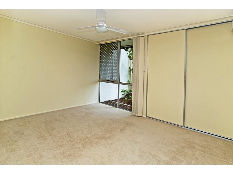 33-4 Beryl Street, Southport QLD 4215