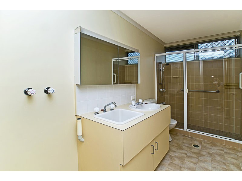 33-4 Beryl Street, Southport QLD 4215