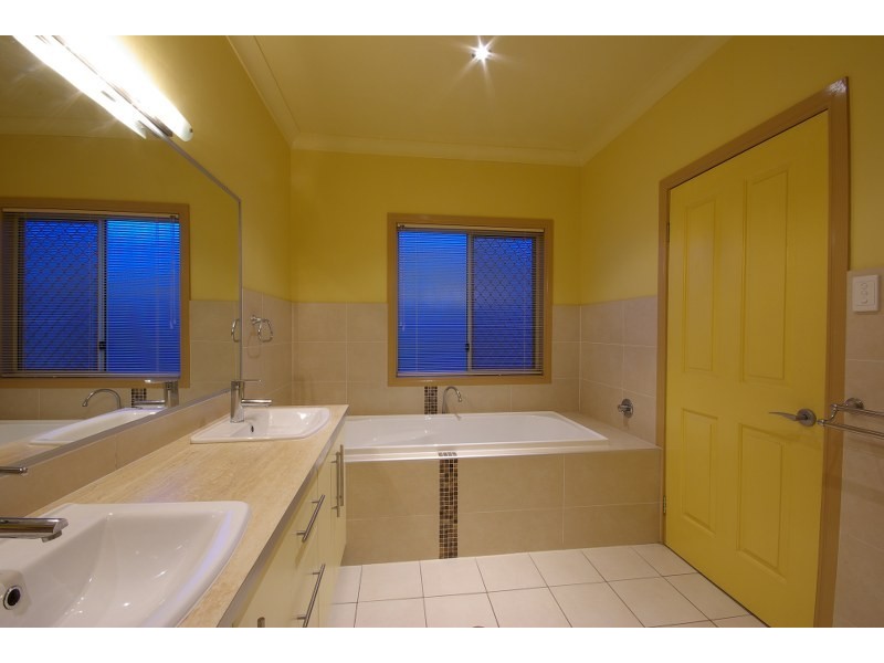71 East Quay Drive, Biggera Waters QLD 4216