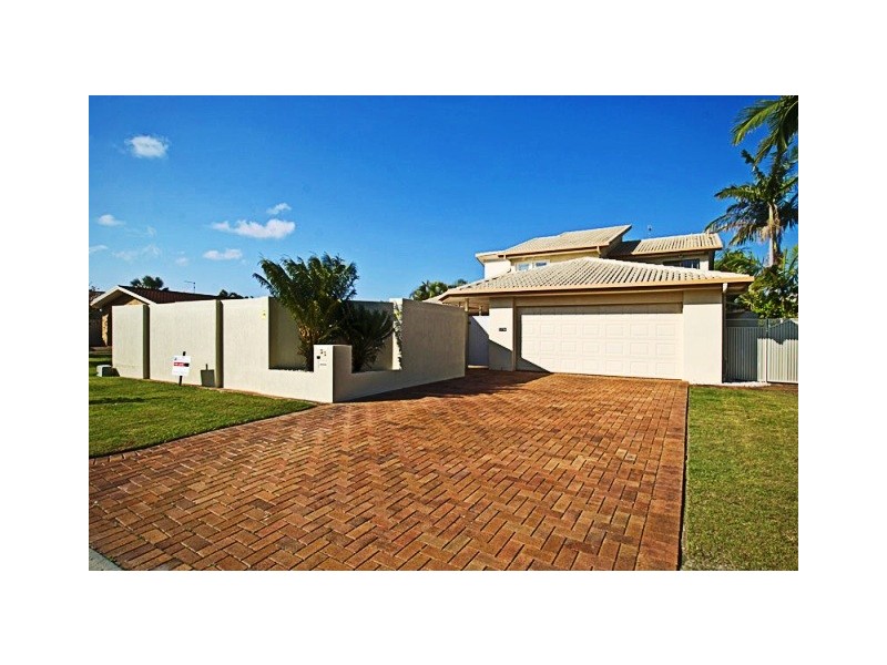 33 Seaspray Street, Paradise Point QLD 4216