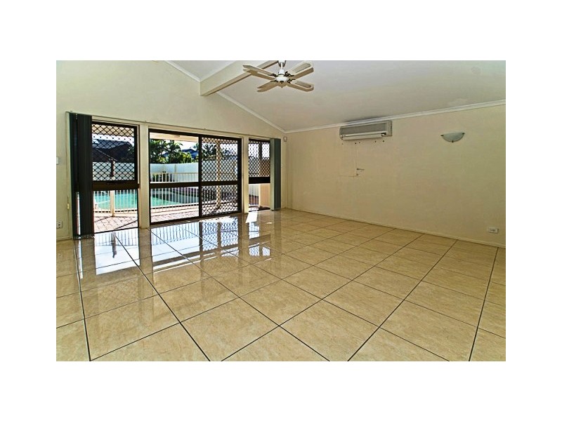 33 Seaspray Street, Paradise Point QLD 4216