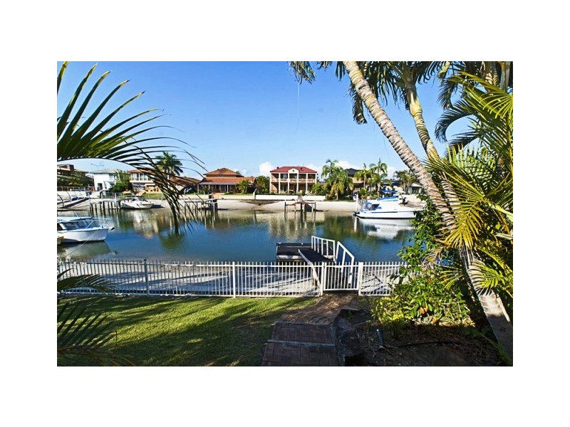 33 Seaspray Street, Paradise Point QLD 4216