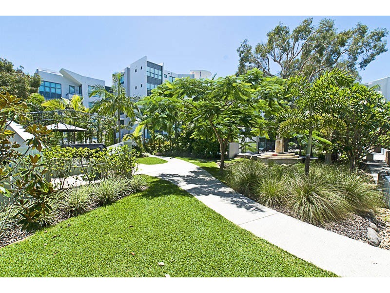 2P/28 Bayview Street, Runaway Bay QLD 4216