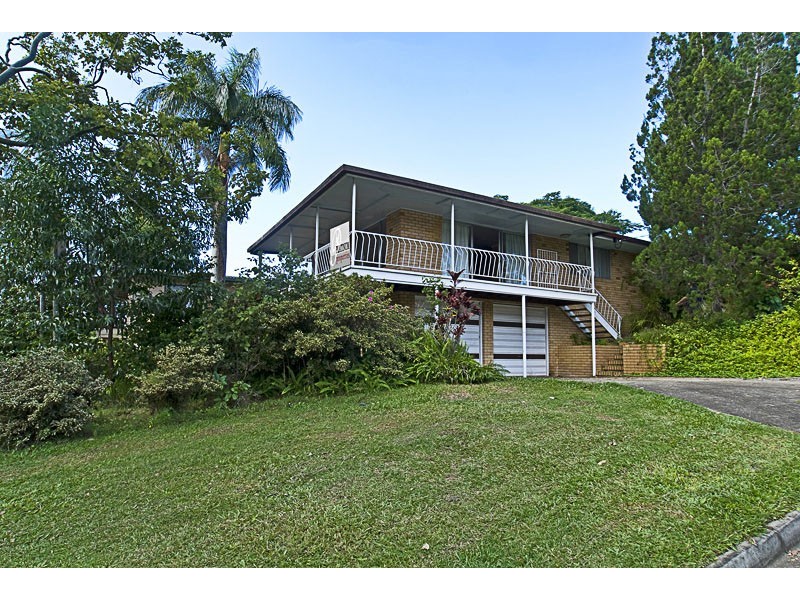 2 Golden Crescent, Southport QLD 4215