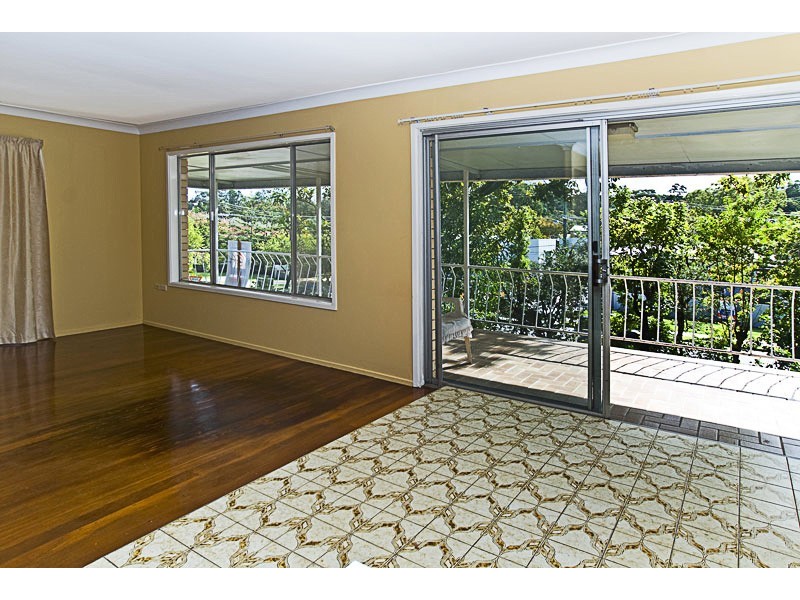 2 Golden Crescent, Southport QLD 4215