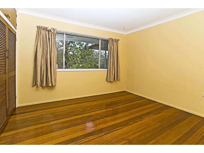 2 Golden Crescent, Southport QLD 4215